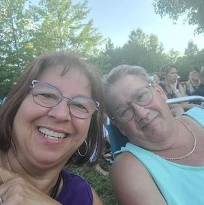 Meet your Posher, Debbie